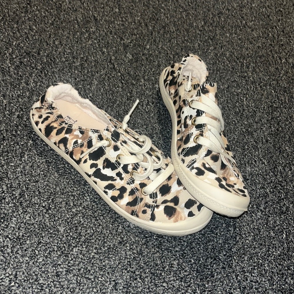 Cheetah print slip on tennis shoes size 7